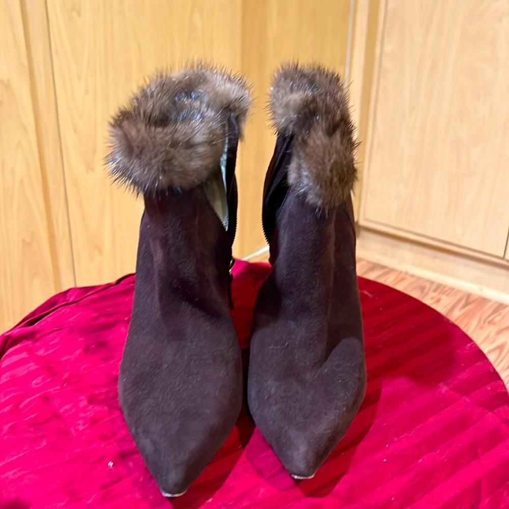 Oscar de la Renta brown suede fur lined ankle boots 38 1/2 size hardly worn